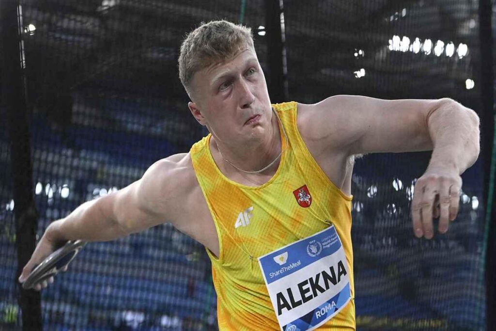 Alekna stabilisce un nuovo record del mondo nel disco, superando i 75 metri
