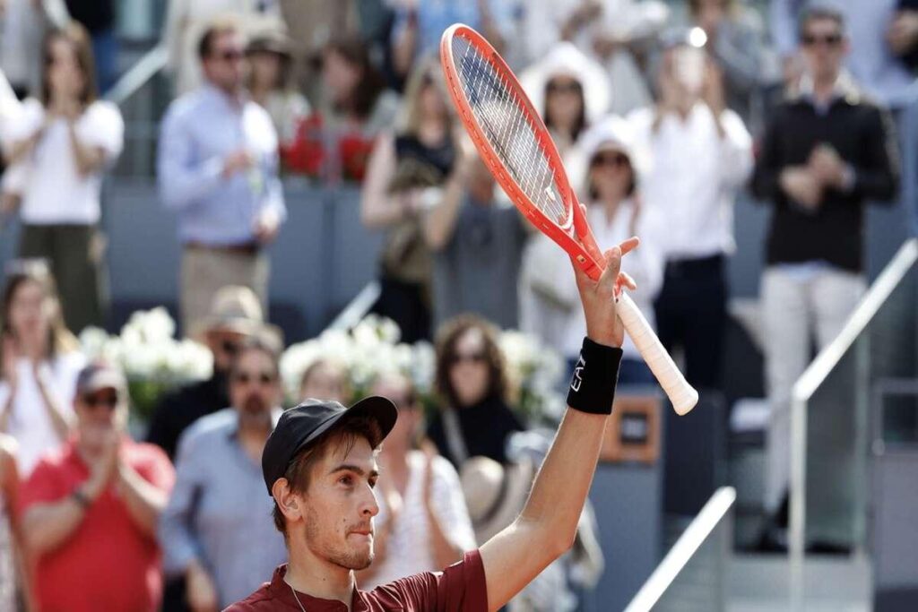 Arnaldi sorprende a Madrid e conquista gli ottavi di finale nel tennis