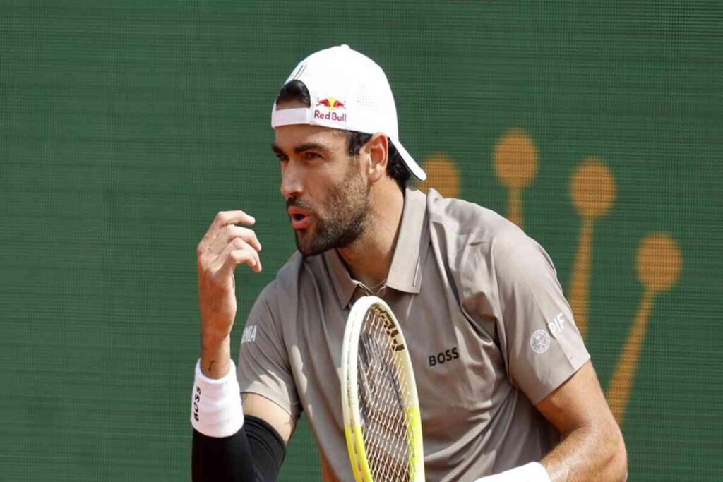 Berrettini trionfa su Zverev mentre Sinner mantiene la vetta fino al rientro