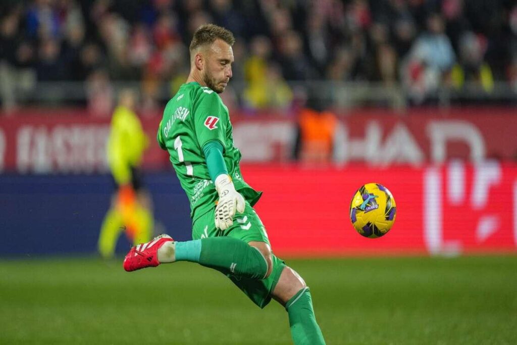 Cillessen, il portiere delle Las Palmas, torna in campo dopo la dimissione dall'ospedale