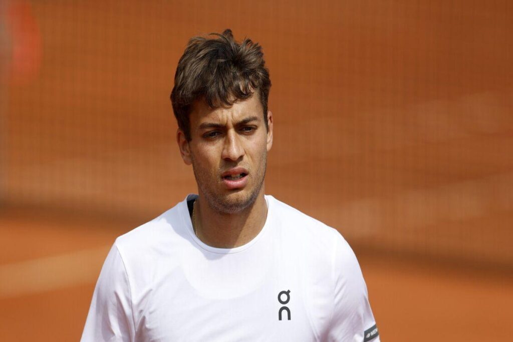 Cobolli esce di scena al primo turno a Monaco di Baviera: un inizio amaro nel torneo di tennis