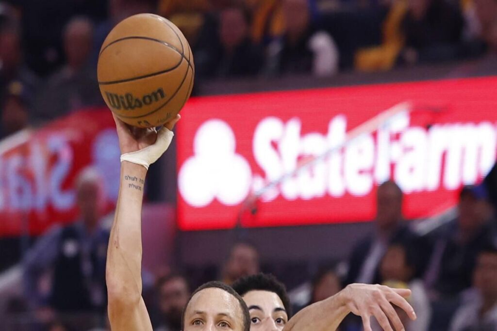 Curry guida i Warriors ai playoff mentre Atlanta cede il passo a Orlando