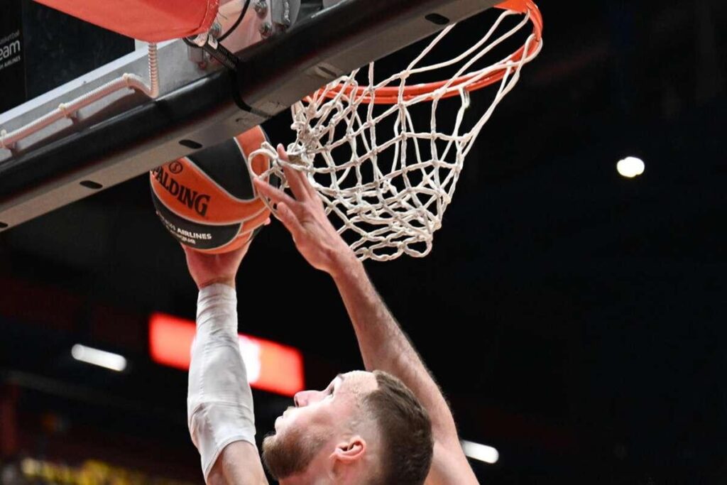 EA7 Milano domina Baskonia con una vittoria schiacciante di 111-89