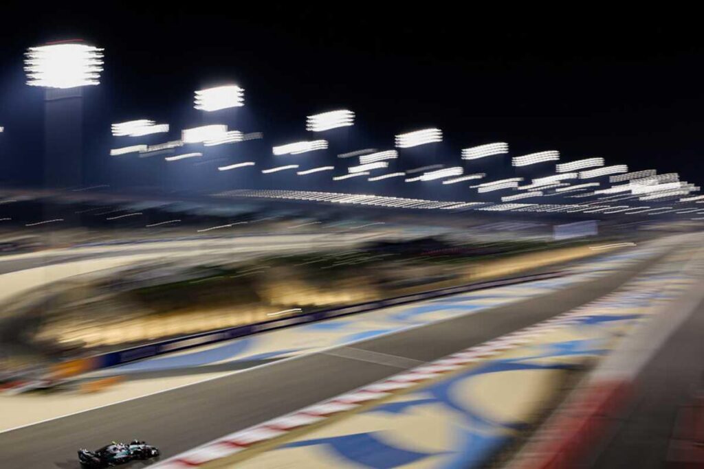 F1 Bahrain: Mercedes Antonelli sorprende con una partenza in quarta posizione