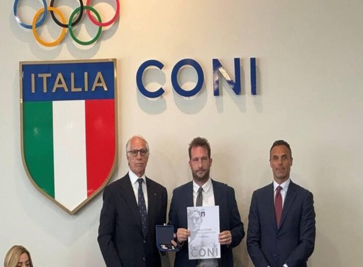 Facci, il campione della ginnastica, riceve la Stella d'Oro dal Coni