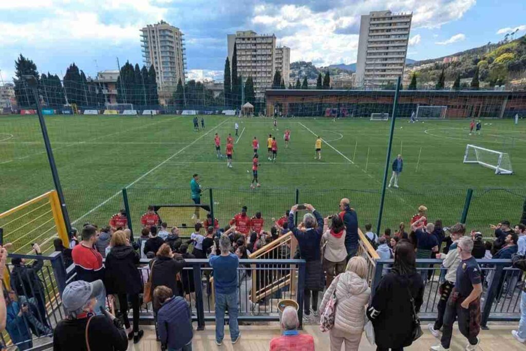 Genoa, la passione dei tifosi: oltre cinquecento presenti all'allenamento
