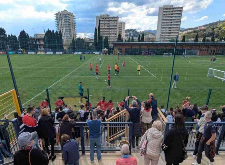 Genoa, la passione dei tifosi: oltre cinquecento presenti all'allenamento