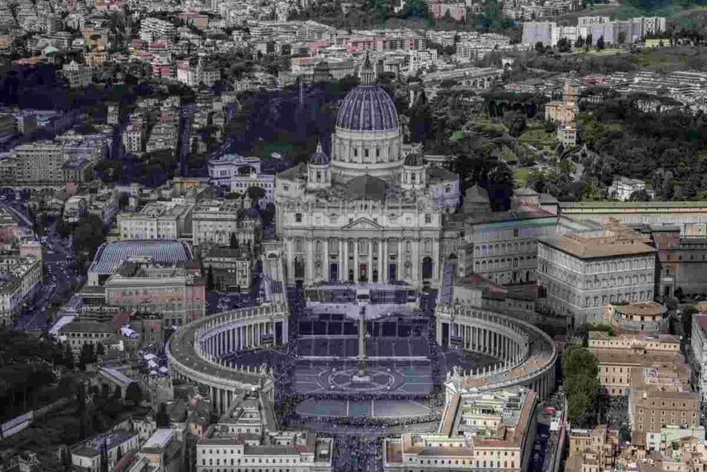 Giro d'Italia: la tappa finale parte dal Vaticano in onore di Papa Francesco