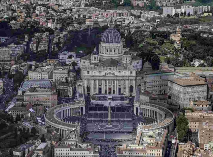 Giro d'Italia: la tappa finale parte dal Vaticano in onore di Papa Francesco
