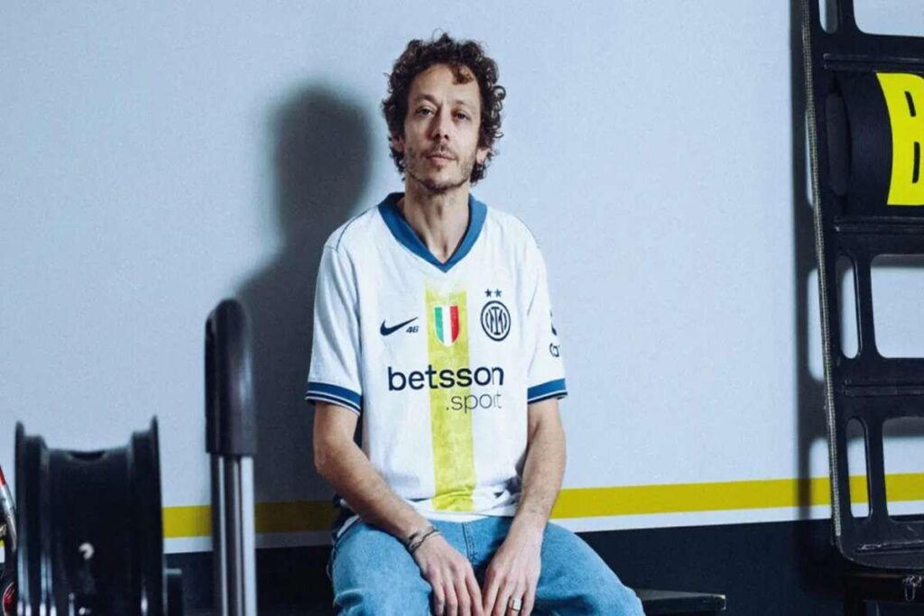 Inter indossa la maglia speciale in omaggio a Valentino Rossi sabato