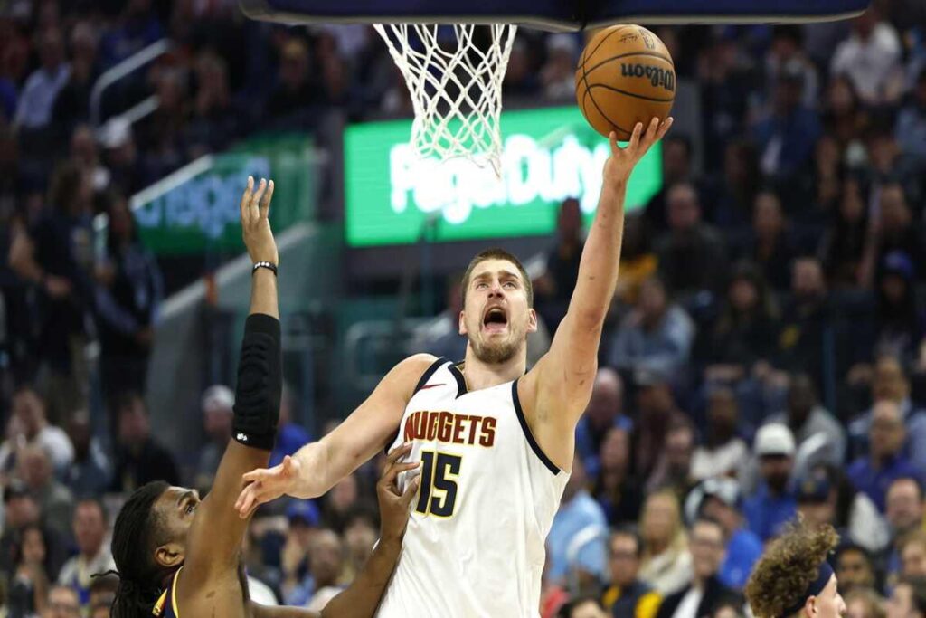 Jokic entra nella leggenda: tripla doppia di media per una stagione da record
