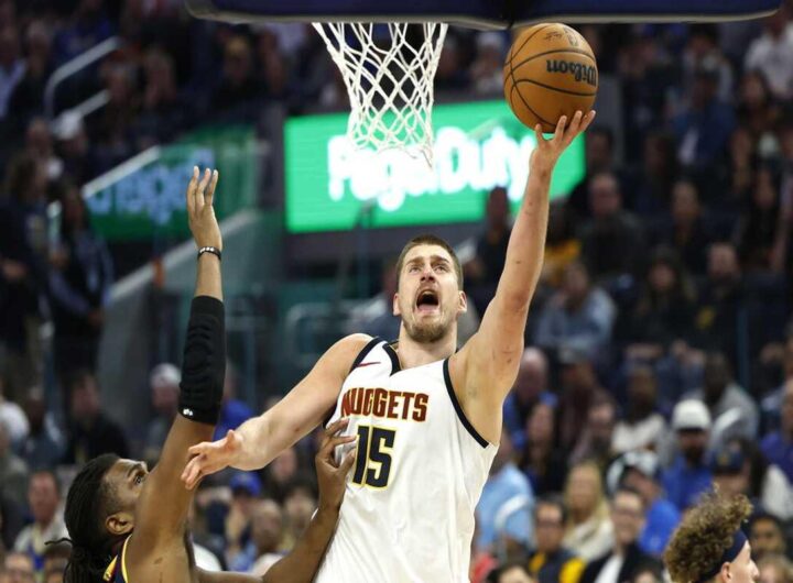 Jokic entra nella leggenda: tripla doppia di media per una stagione da record