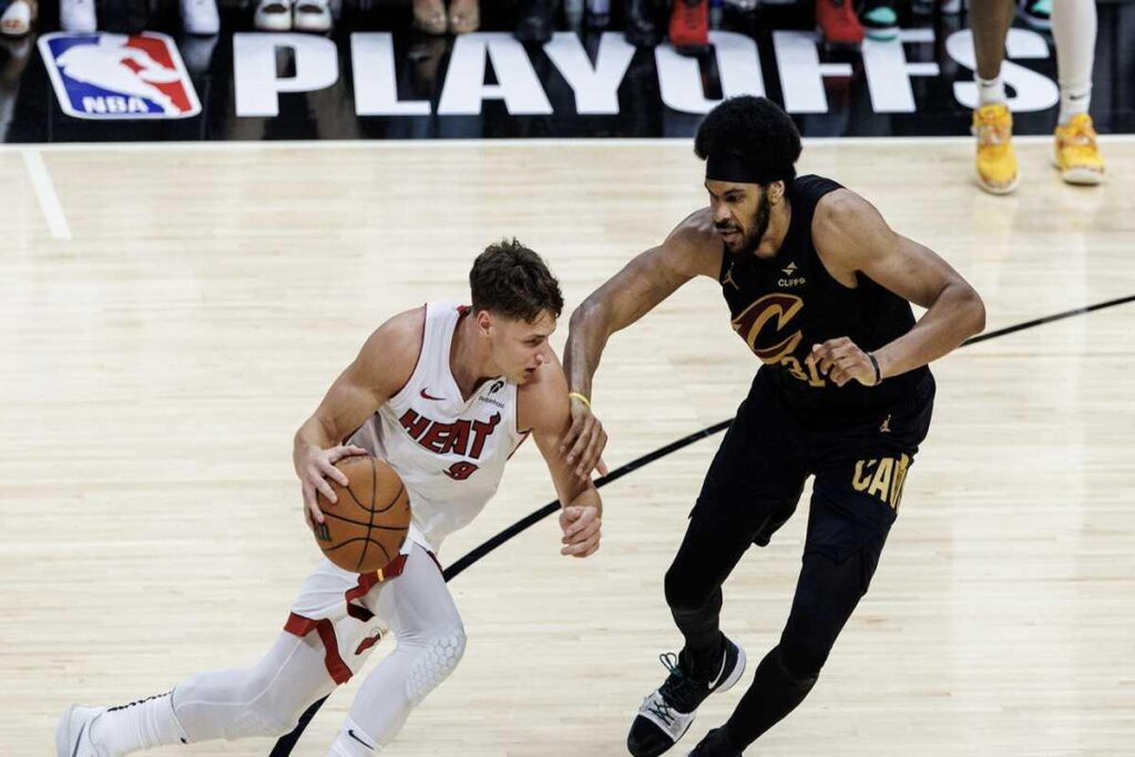 Miami cade in casa e Cleveland conquista il 3-0 nei playoff Nba