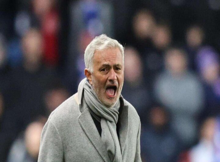Mourinho in azione: dalla sconfitta a un gesto sorprendente con l'allenatore avversario