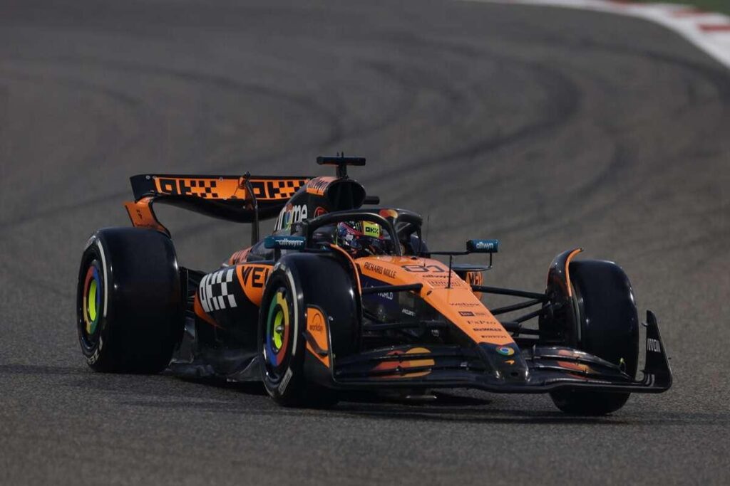 Piastri brilla nel deserto: il più veloce nelle terze libere di F1 a Bahrain