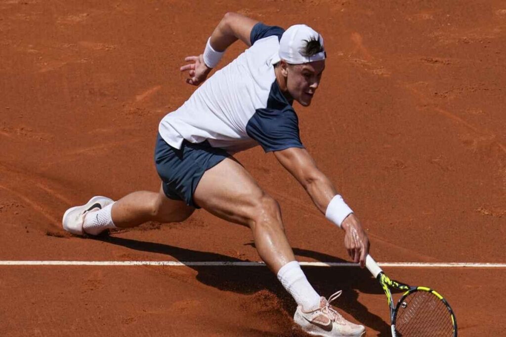 Rune conquista la finale a Barcellona dopo il ko di Khachanov