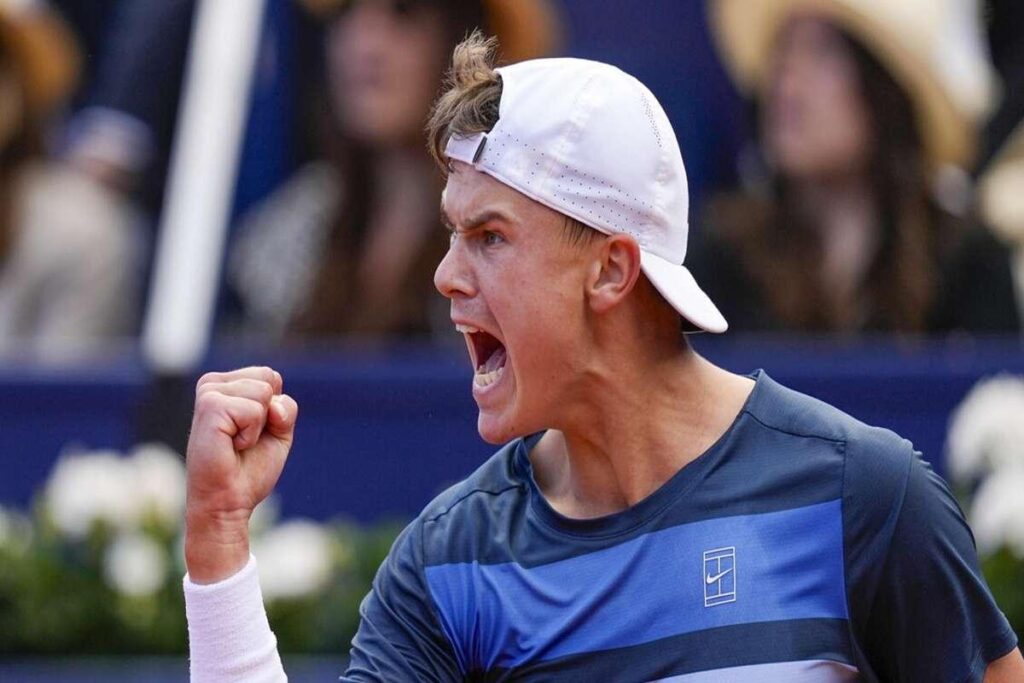 Rune sorprende Alcaraz e conquista il titolo ad ATP Barcellona