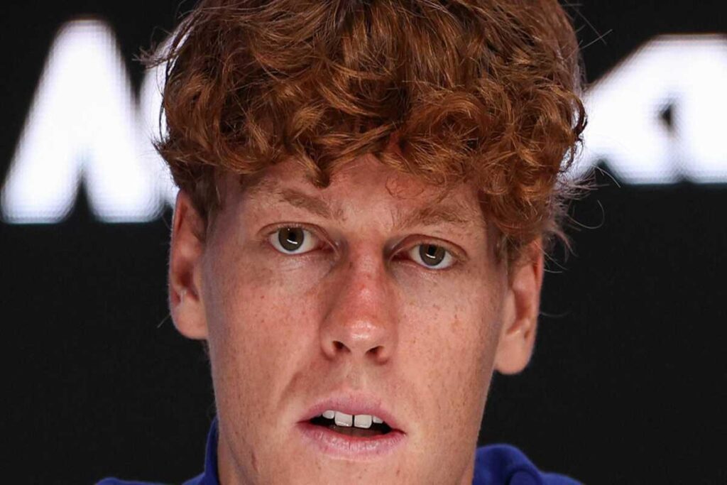 Sinner torna a Montecarlo, ma la pioggia frena il suo rientro nel tennis