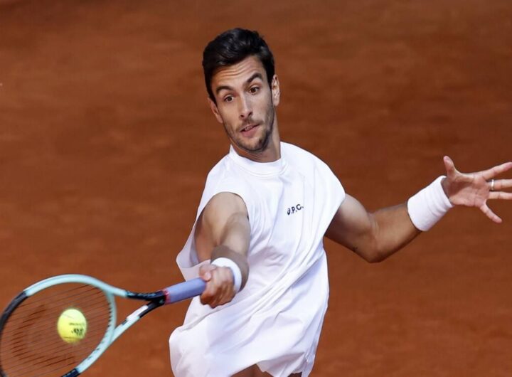 Tsitsipas eliminato a Madrid, Musetti avanza agli ottavi con grinta