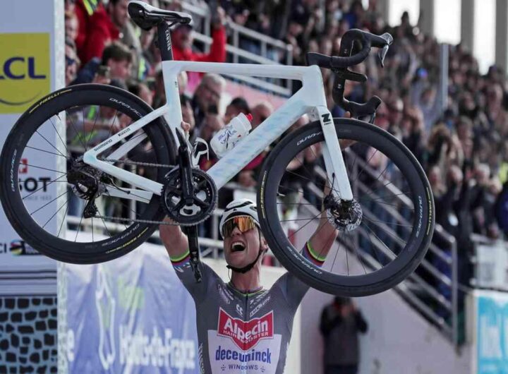 Van der Poel trionfa alla Parigi-Roubaix, battendo Pogacar in una sfida epica