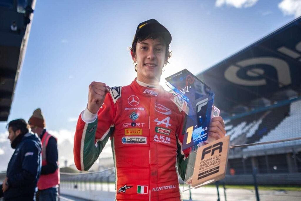 Antonelli fa la storia con la sua prima pole in F1: Aci celebra il 'simbolo filiera'