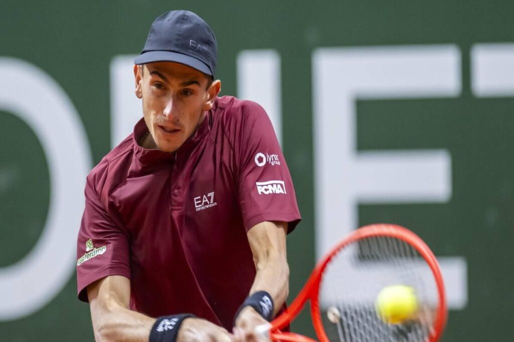 Arnaldi sorprende Auger-Aliassime e avanza al secondo turno del Roland Garros
