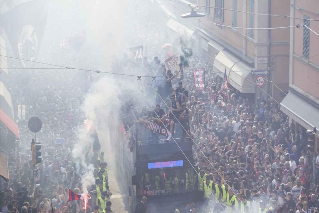 Bologna si tinge di rossoblù per la grande festa della Coppa Italia