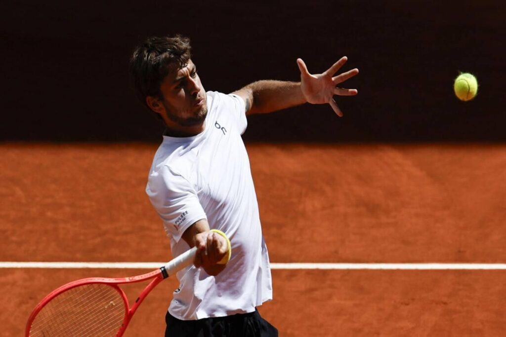 Cobolli sorprende ad Amburgo e conquista gli ottavi di finale