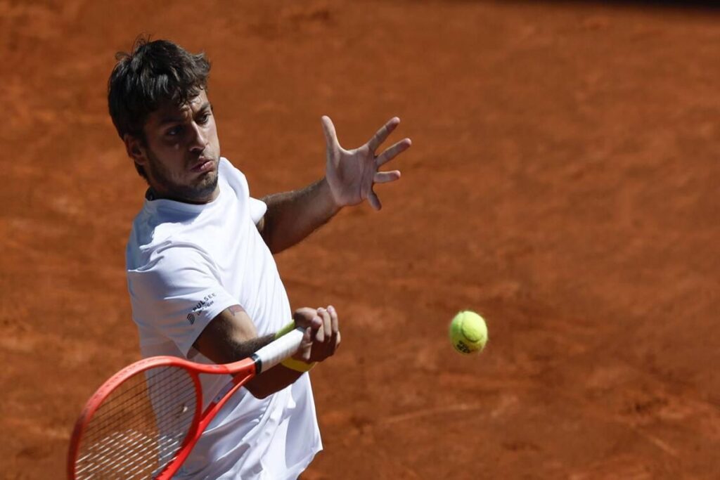 Cobolli sorprende ad Amburgo e conquista la semifinale di tennis