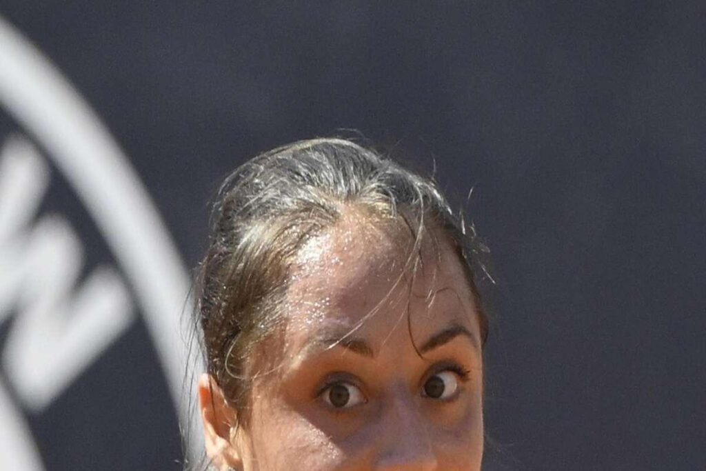 Cocciaretto fuori dal Roland Garros: la sconfitta contro Alexandrova sorprende i tifosi