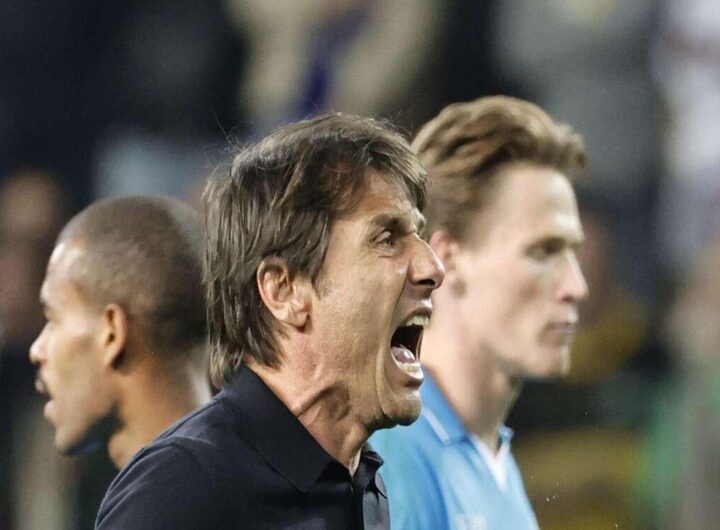 Conte celebra la storica vittoria: Vincere a Napoli è una sfida impossibile