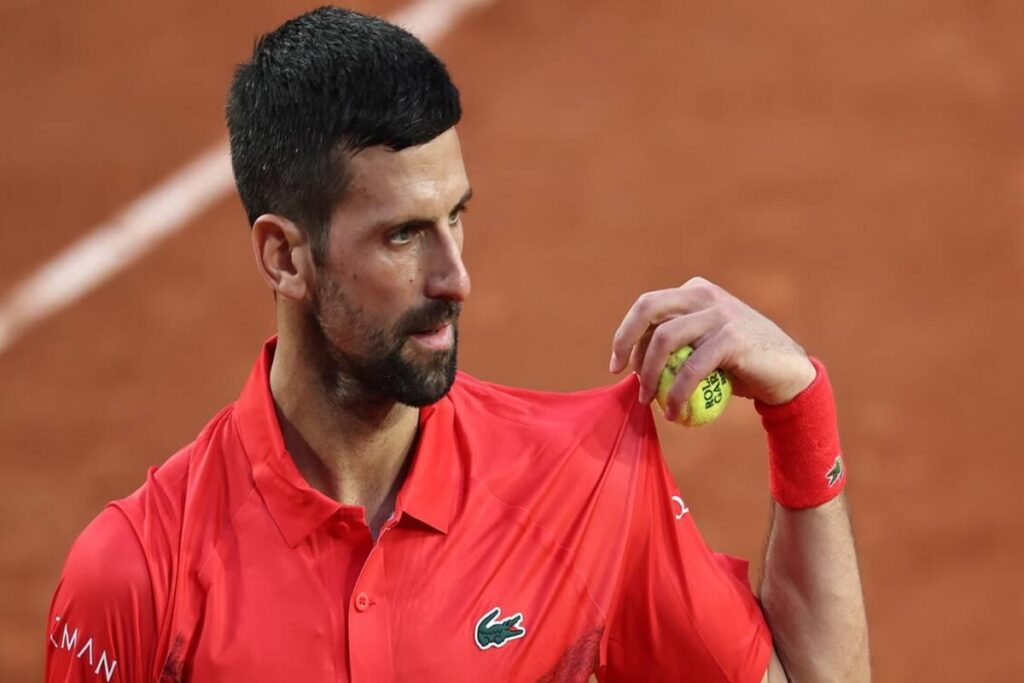 Djokovic supera Moutet e conquista il terzo turno del Roland Garros