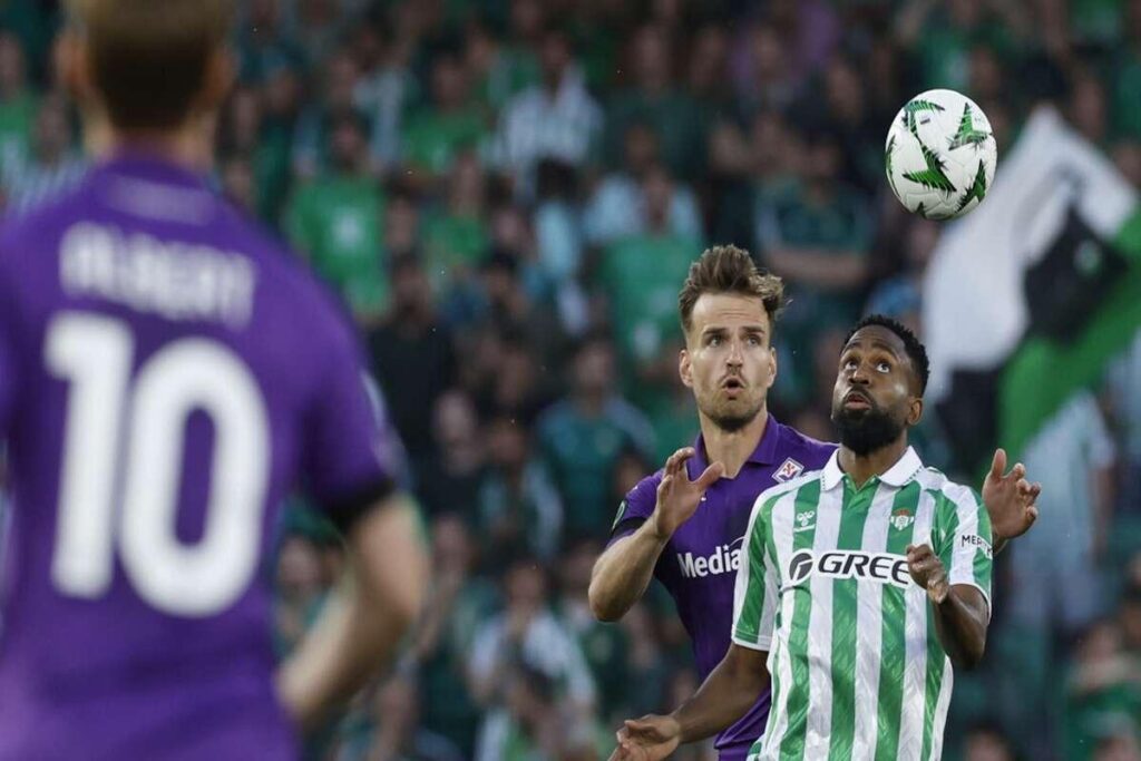 Fiorentina in partenza per Roma: il doppio confronto con il Betis si avvicina