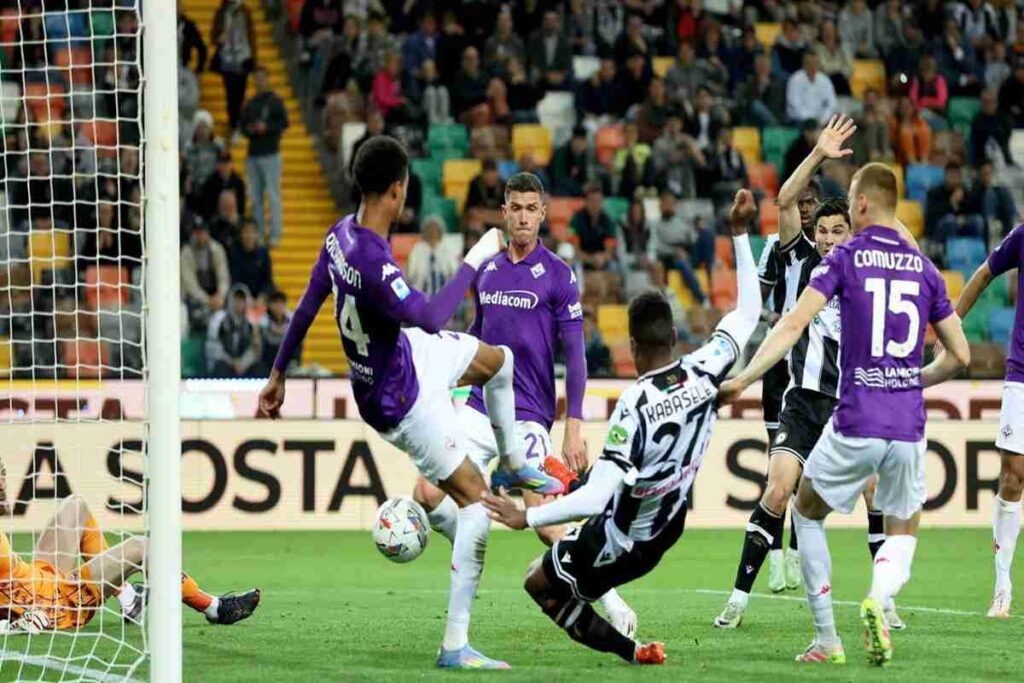 Fiorentina sorprende a Udine e conquista la Conference League