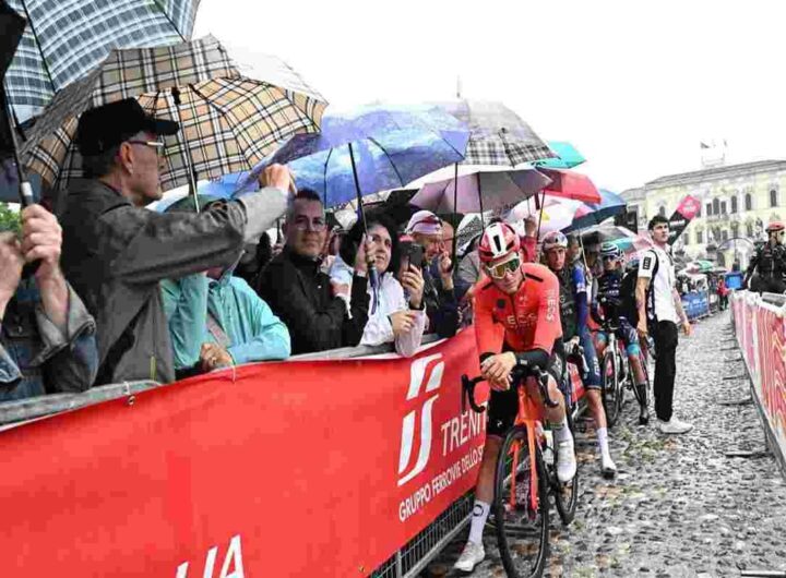 Giro d'Italia: Martinelli in pericolo dopo una drammatica caduta nel dirupo