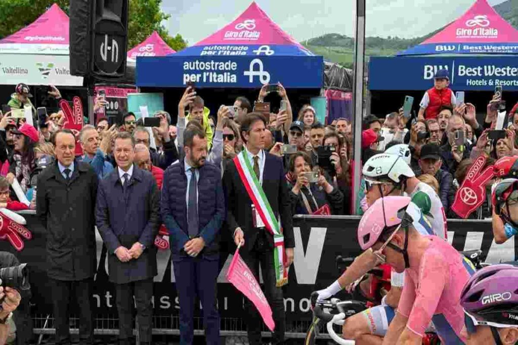 Giro d'Italia: la Carovana rosa conquista la Basilicata con potenza e passione
