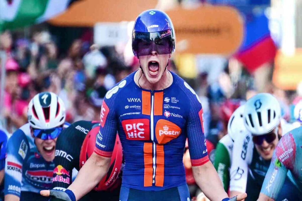 Giro d'Italia: la vittoria di Van Uden tra gli sprinter di Lecce