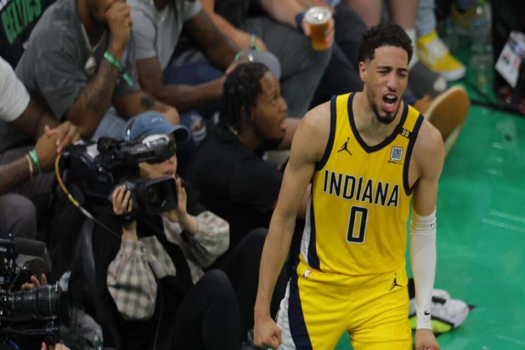 Haliburton sorprende Cleveland con un canestro sulla sirena, Curry out per infortunio