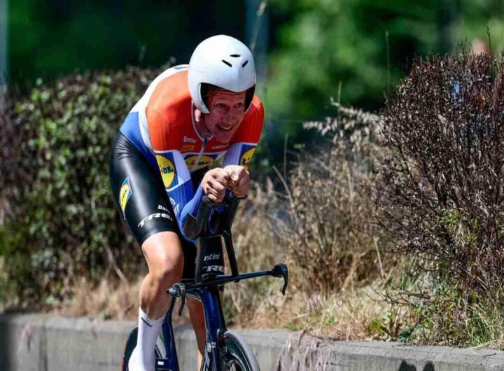 Hoole trionfa nella crono Lucca-Pisa al Giro d'Italia
