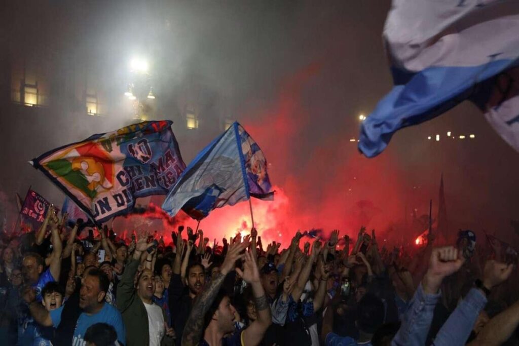 Il Napoli conquista il mondo: i media stranieri lo incoronano 'Roi d'Italie'