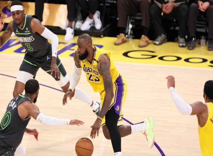 Lakers fuori dai playoff: LeBron si interroga sul suo futuro