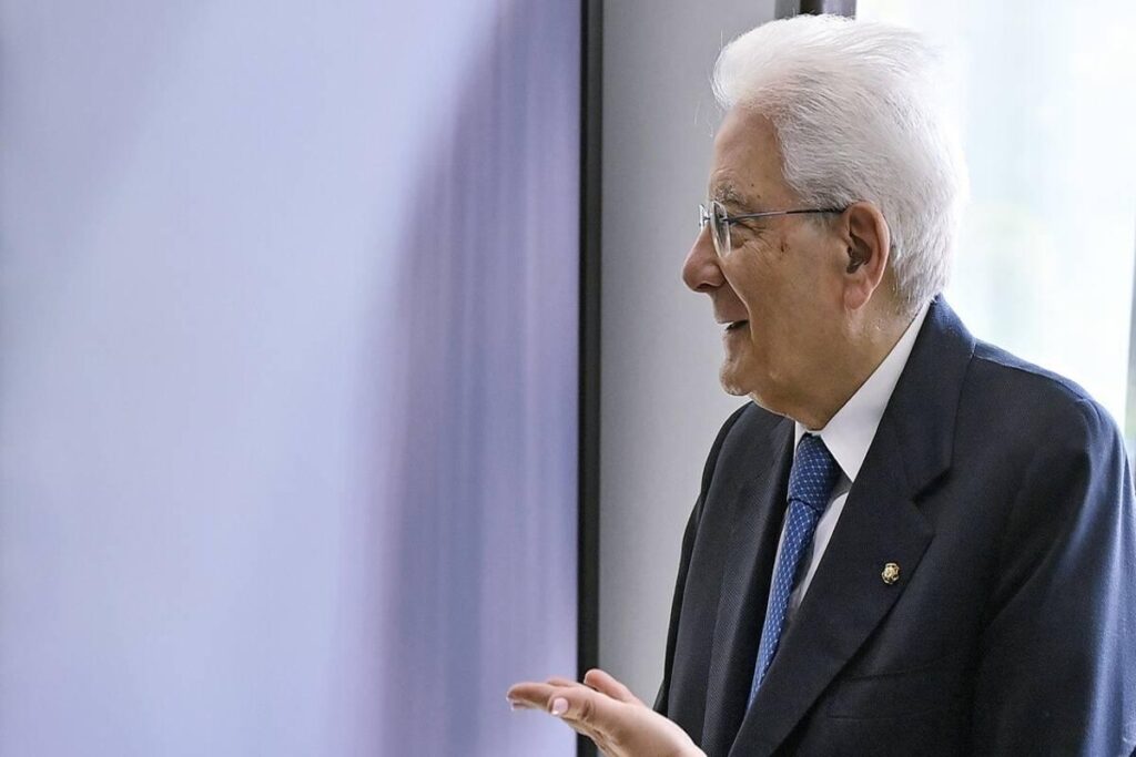Mattarella si definisce intruso tra gli sportivi e li ringrazia