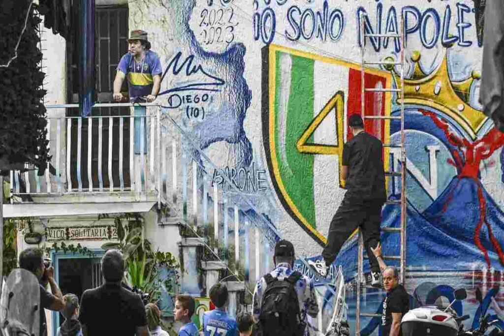Murales a Napoli: il writer sorprende tutti con un 4 al posto del 3