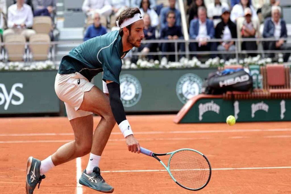 Musetti inizia forte al Roland Garros: vittoria su Hanfmann in tre set