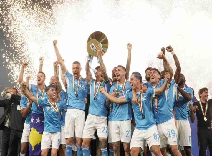 Napoli festeggia lo scudetto: i calciatori in arrivo via mare per una celebrazione indimenticabile