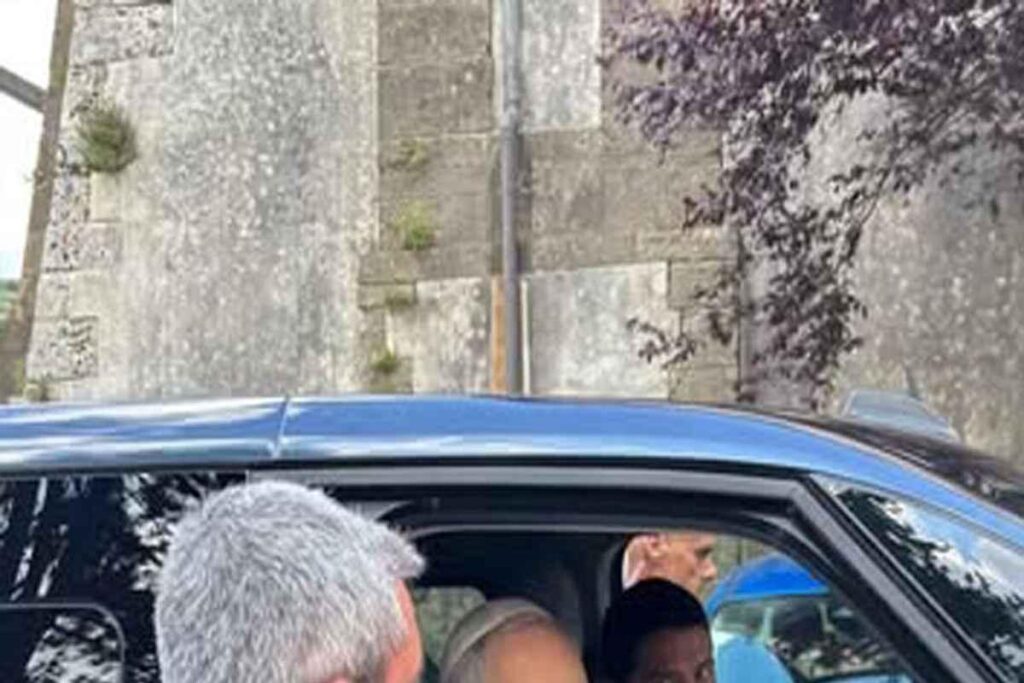 Papa Leone XIV incoraggia un tifoso romanista a Genazzano
