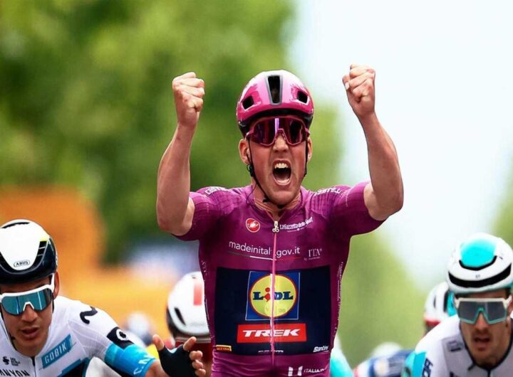 Pedersen conquista la terza tappa e riacquista la maglia rosa al Giro