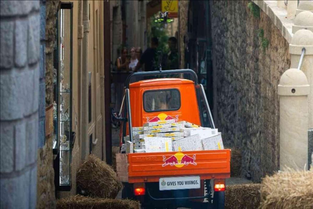 Red Bull Ape Rush: la corsa iconica dell'estate sbarca nelle Marche