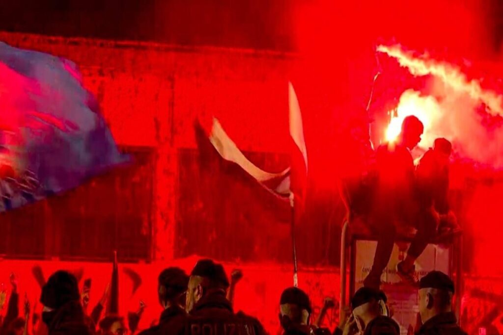 Ritorno trionfale del Napoli: l'aeroporto si trasforma in una festa per i tifosi