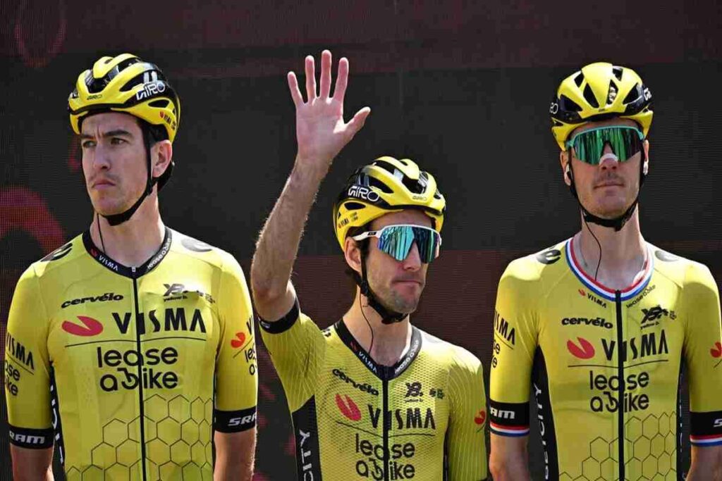 Simon Yates conquista il Giro e indossa la maglia rosa con orgoglio